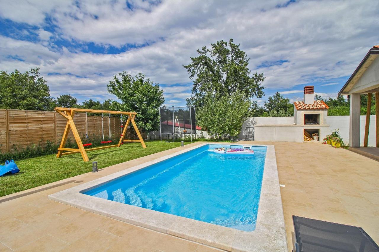 Natascha In Pamici - Haus Fuer 6 Personen Villa Žminj Dış mekan fotoğraf
