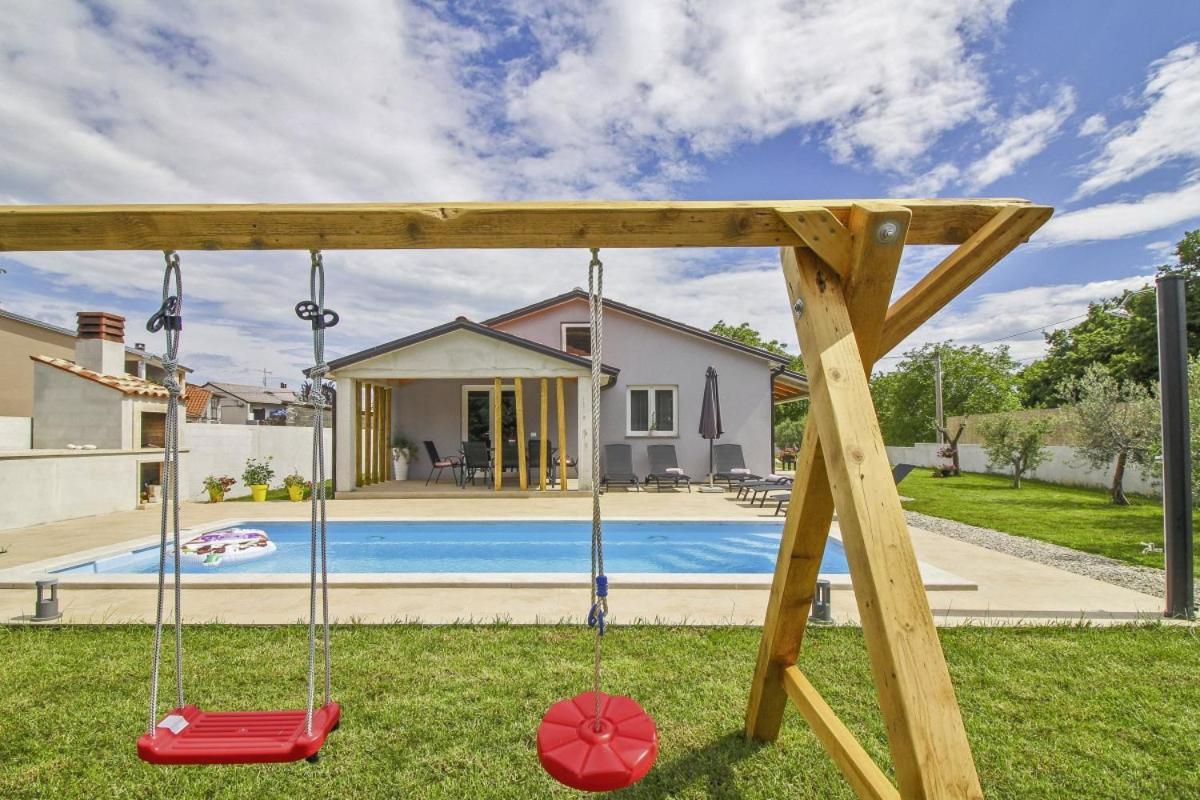 Natascha In Pamici - Haus Fuer 6 Personen Villa Žminj Dış mekan fotoğraf