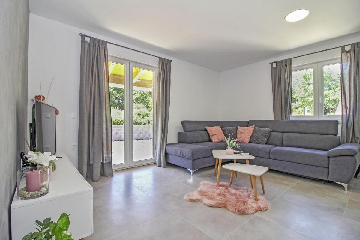 Natascha In Pamici - Haus Fuer 6 Personen Villa Žminj Dış mekan fotoğraf