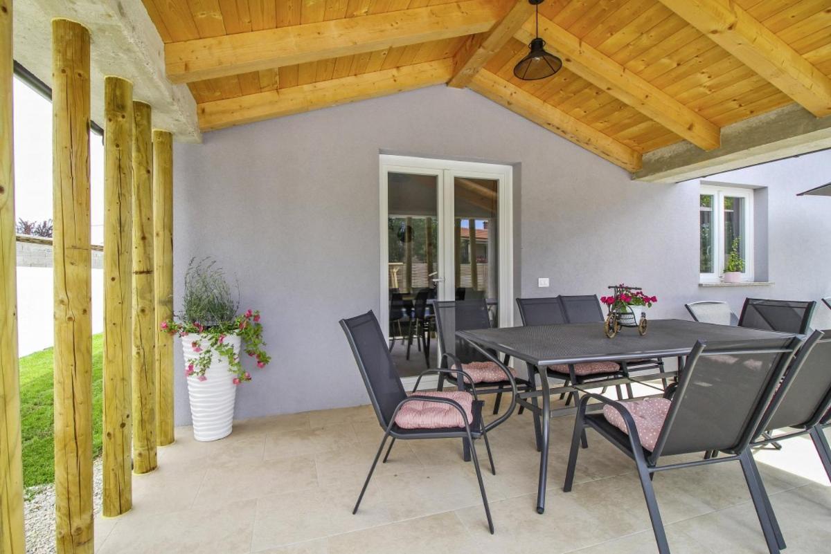 Natascha In Pamici - Haus Fuer 6 Personen Villa Žminj Dış mekan fotoğraf